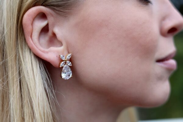 fashion-jewellery-modeschmuck Gold vermeil cubic zirkonia Chloe statement earring wearing