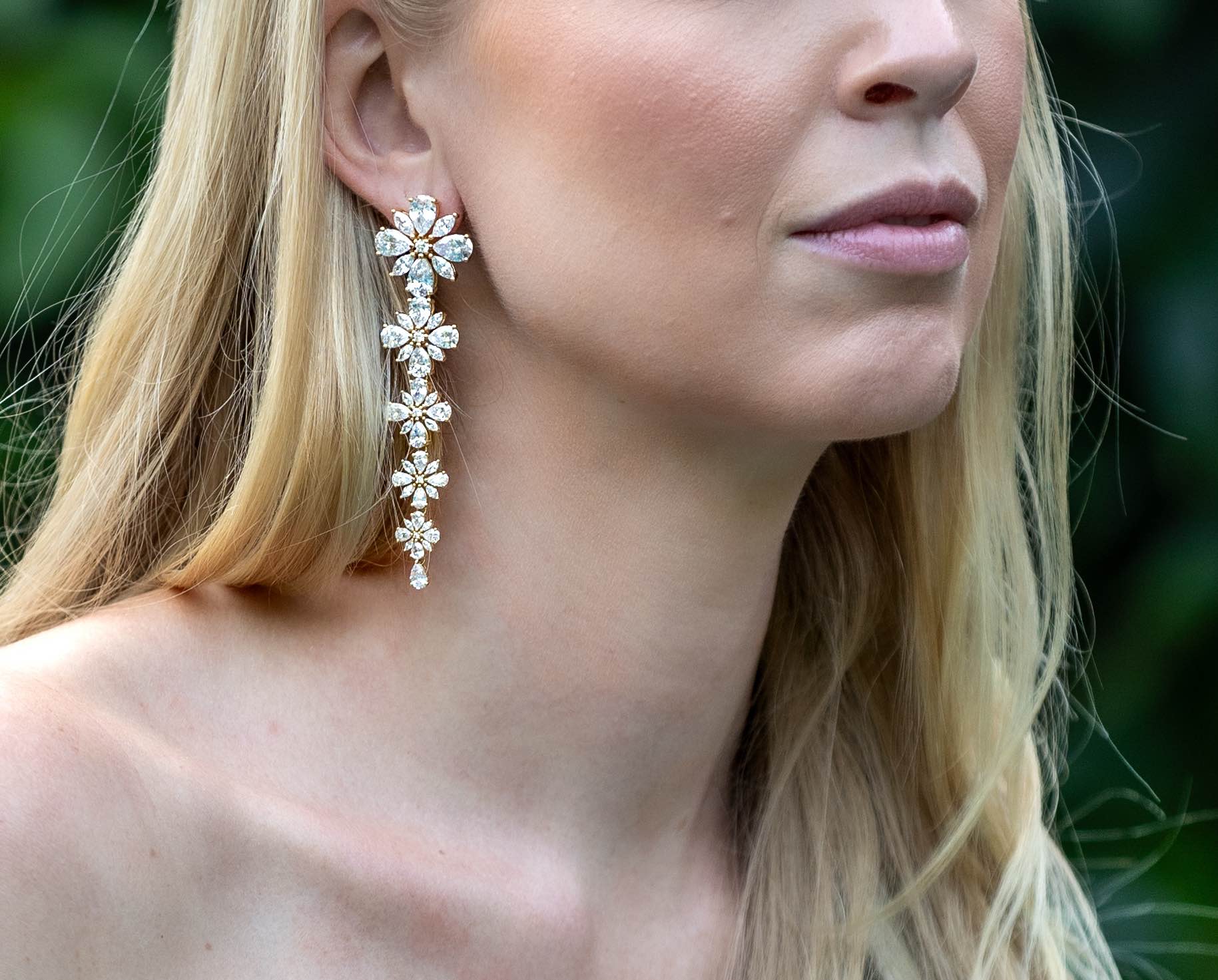 fashion-jewellery-modeschmuck Gold vermeil cubic zirkonia drop earring Lola statement earrings waering