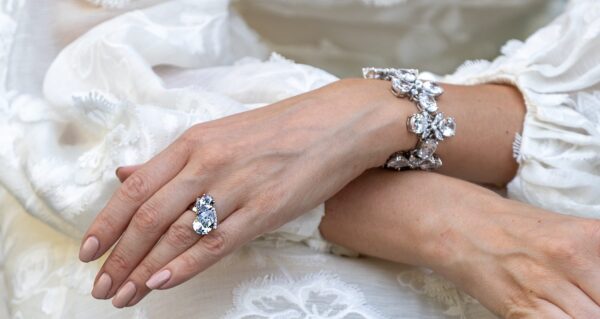 fashion-jewellery-modeschmuck Silver cubic zirkonia Alexa cocktail ring wearing