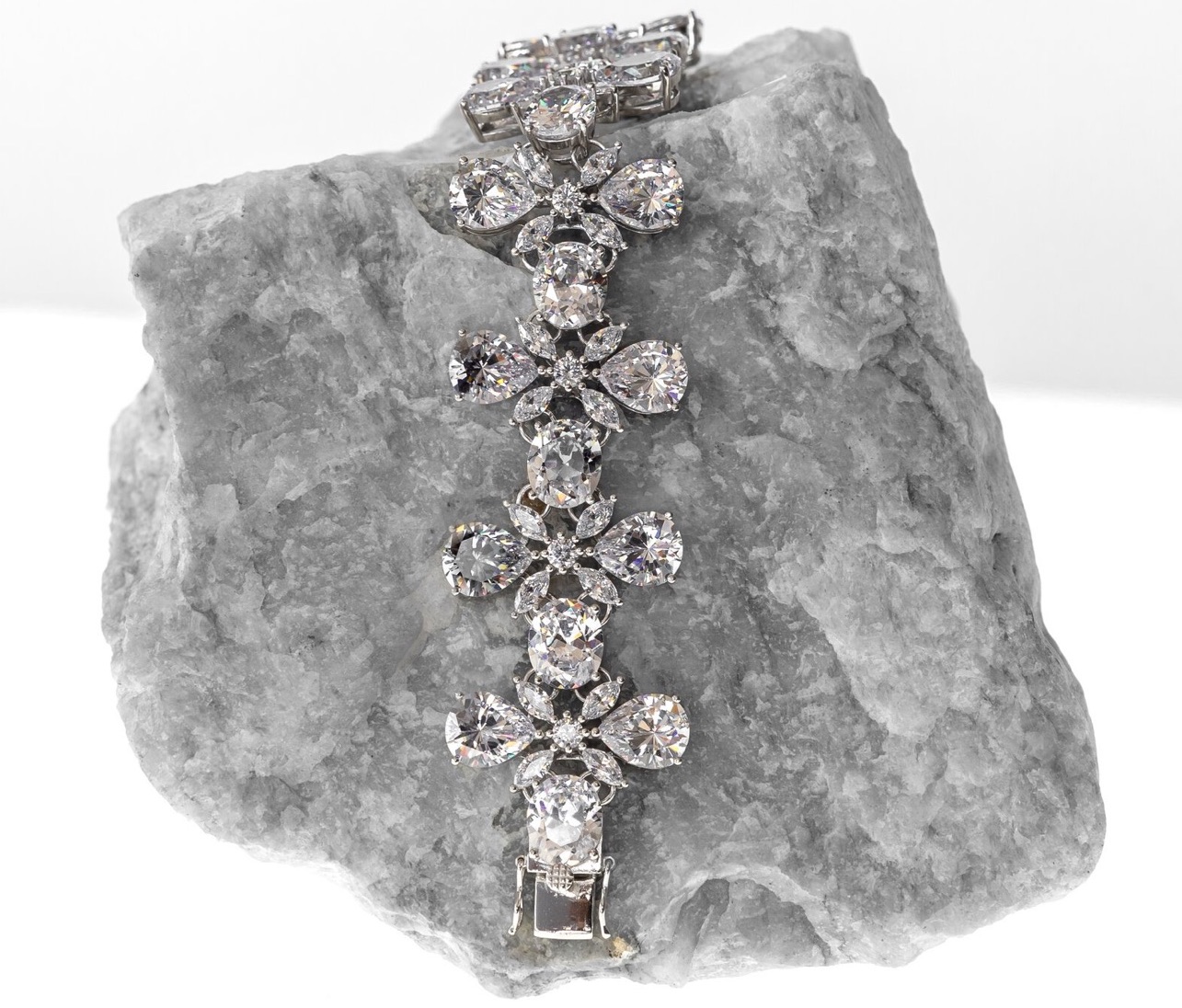 fashion-jewellery-modeschmuck Silver cubic zirkonia Lola statement bracelet 2