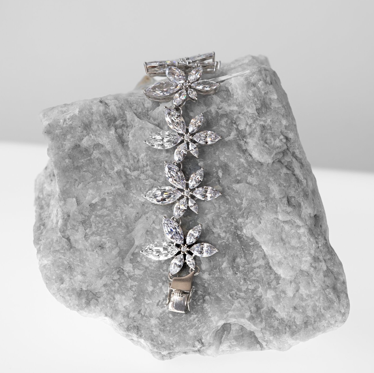 fashion-jewellery-modeschmuck Silver cubic zirkonia statement Flora bracelet 2